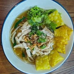 ก๋วยเตี๋ยวไก่ ต้มยำ น้ำใส