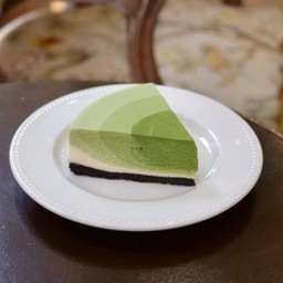 Gradient Matcha Mousse Cake