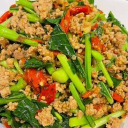 คะน้าหมูสับราดข้าว