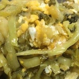 ผัดผักกาดดองไข่