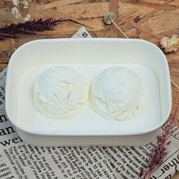 กรีกโยเกิร์ต 2 scoop + น้ำผึ้ง