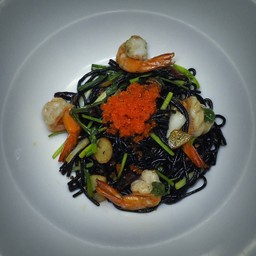 เส้นหมึกดำพริกแห้ง