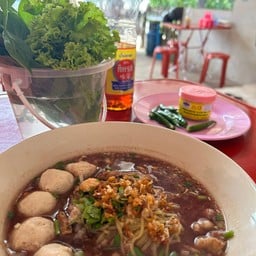 ก๋วยเตี๋ยวลูกชิ้นเนื้อล้วน
