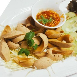 ไส้กรอกปลาลวกจิ้ม