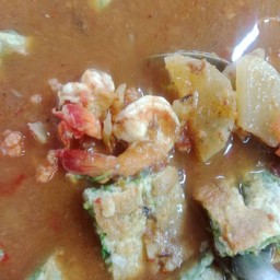 แกงส้มกุ้งชะอมทอด