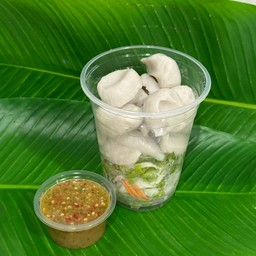 ยำลูกชิ้นปลาเยาวราช (บุ๋ม)