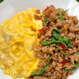 ข้าวกระเพราหมูสับไข่ข้น