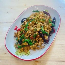 กระเพราหมูสับ (กับข้าว)