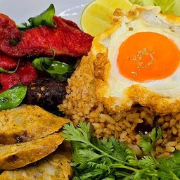 ข้าวผัดน้ำพริกตาแดง