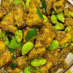 ข้าวผัดสะตอหมูกรอบ