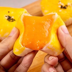 ขนมเปี๊ยะไข่เค็ม ลาวา