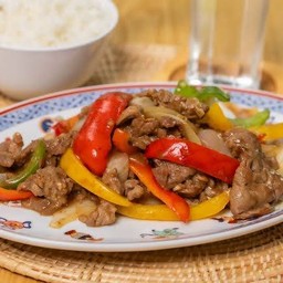 ข้าวผัดพริกเนื้อ