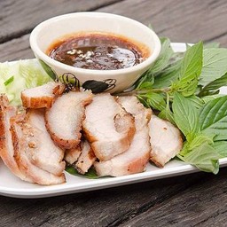 หมูย่าง น้ำจิ้มแจ๋ว