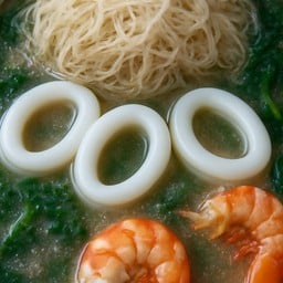 เส้นหมี่ราดหน้าทะเล