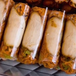 สลัดโรล หมูย่าง