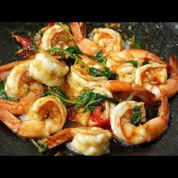 ผัดกระเพรากุ้ง กับข้าว