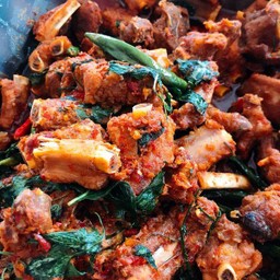 ซี่โครงหมูผัดเผ็ด