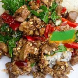 ผัดกระเพราเครื่องในไก่