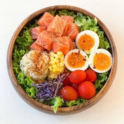 คลีนคลีน สลัดแซลม่อนสด ไข่ต้ม