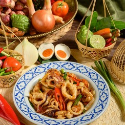 ปลาหมึกผัดไข่เค็ม