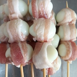 หมูสามชั้นพันธุ์ไข่นกกระทา