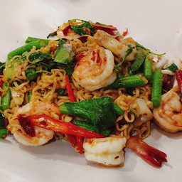มาม่าผัดขี้เมาทะเล หมึก กุ้ง