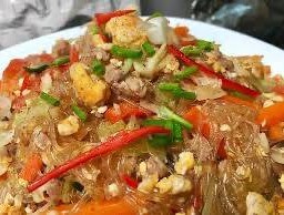 ผัดขี้เมาวุ้นเส้นใส่ไข่หมูสับ