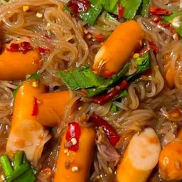ยำเส้นเล็กไส้กรอกรมควัน