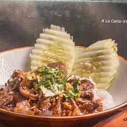 เนื้อชาร์โรเลส์ผัดกระเทียม