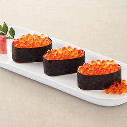 ข้าวปั้นหน้าไข่ปลาแซลมอน