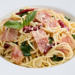 สปาเกตตีพริกกระเทียมเบคอน