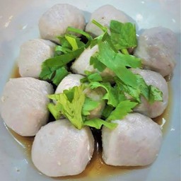 ลูกชิ้นลวก  8 ลูก