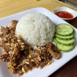 ข้าวหมูทอดกระเทียม