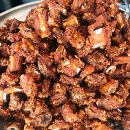 ซี่โครงหมูทอด (หน้าร้าน)