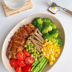 สเต็กไก่ย่างซอสเทอริยากิ พร้อมเครื่องเคียง