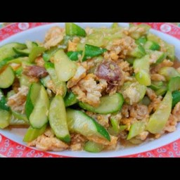 แตงกวาผัดไข่ใส่หมูสับ กับข้าว