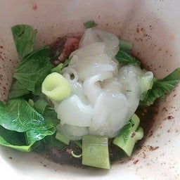 เส้นใหญ่น้ำตกหมู