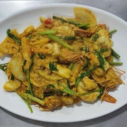 ผัดผงกะหรี่ทะเล