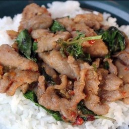 กระเพราเนื้อชิ้น