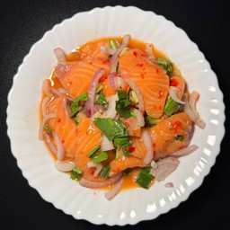 ยำแซลมอน