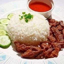 ข้าวเนื้อทอดน้ำปลา