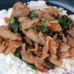 กระเพราหมูชิ้น