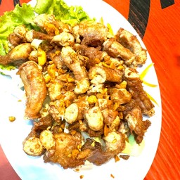 ไส้หมูอ่อนทอดกระเทียม