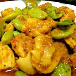 ผัดเผ็ดสะตอไก่ กับข้าว