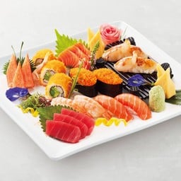 ปลาดิบและซูชิชุดดีลักซ์