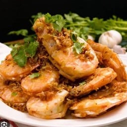 กุ้งแชบ๊วย(กุ้งทะเล)ทอดกระเทียม  Shrimp with plum (sea shrimp) fried with garlic