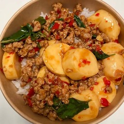 ข้าวกระเพราเต้าหู้+หมูสับ