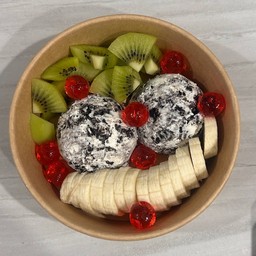 กรีกโยเกิร์ต 2 สกู๊ป ผลไม้ 4 อย่างง