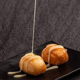 หมั่นโถว 2 ลูก พร้อมนมข้น