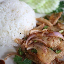 ข้าวน้ำตกหมู